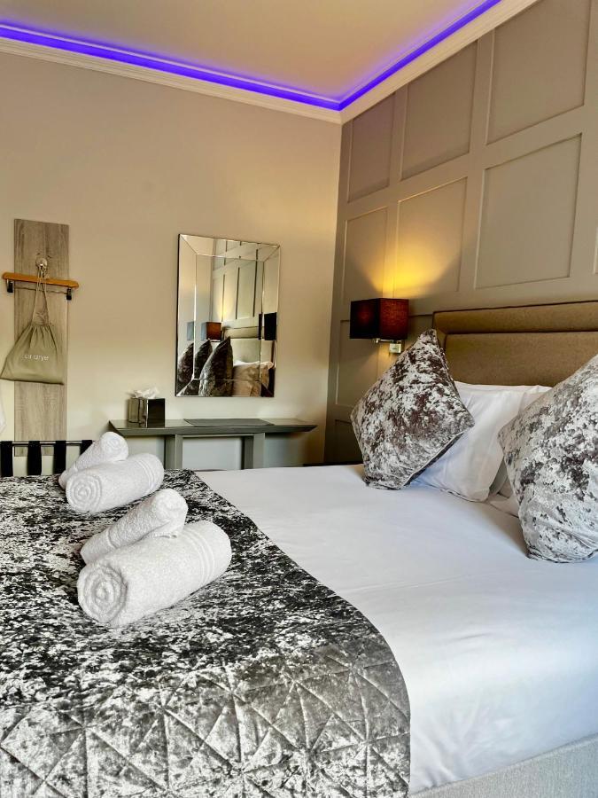 The Mews Boutique Deluxe Apartments, Sleep 2-6 People , Central Location, Free Parking Windermere Exterior photo
