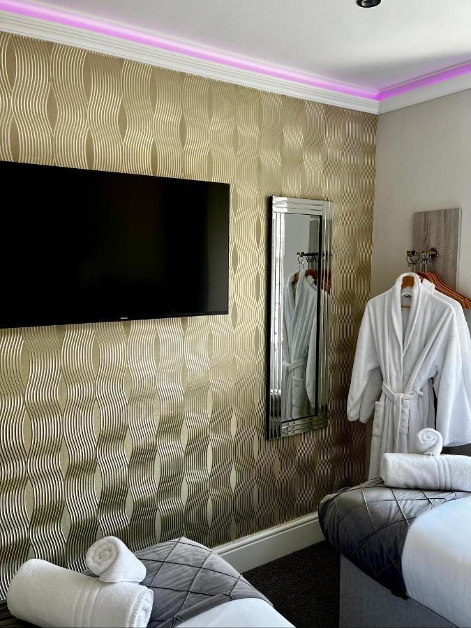 The Mews Boutique Deluxe Apartments, Sleep 2-6 People , Central Location, Free Parking Windermere Exterior photo