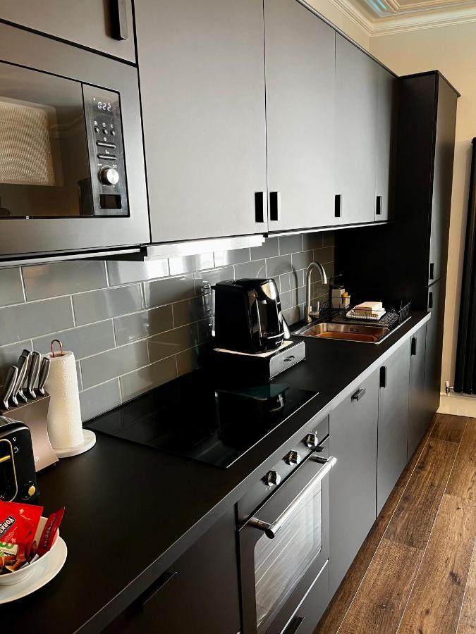 The Mews Boutique Deluxe Apartments, Sleep 2-6 People , Central Location, Free Parking Windermere Exterior photo